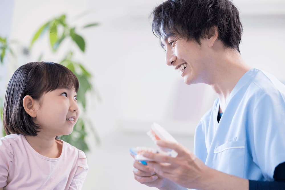 歯科医師と子ども