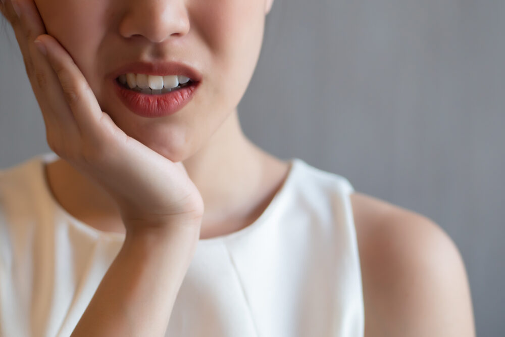 歯列矯正の痛みってどれぐらい？痛みの種類や期間をわかりやすく解説